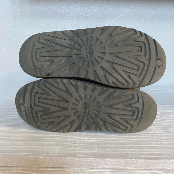 UGG Australia Bailey Button Triplet Tall Gray Suede Boots Size 7 - Picture 8 of 8